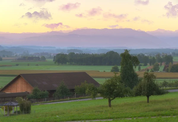 Terres agricoles au lever du soleil, Suisse — Photo