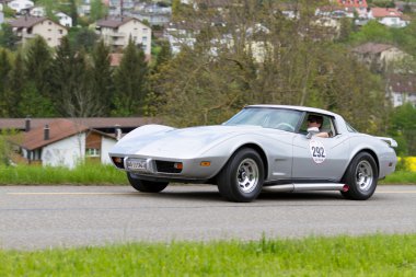 eski model araba chevrolet corvette 1979