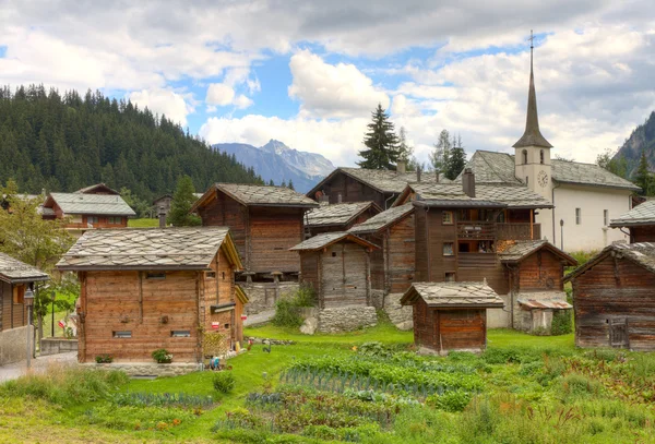 Швейцарское альпийское поселение Блаттен Натерс, Швейцария — стоковое фото