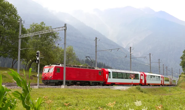 Glacier express tren, İsviçre — Stok fotoğraf