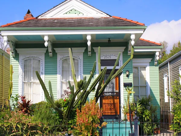 Bungalow style New Orleans villa — Stock Photo, Image