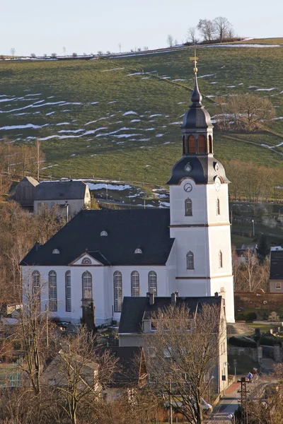 Große weiße Kirche — Stockfoto