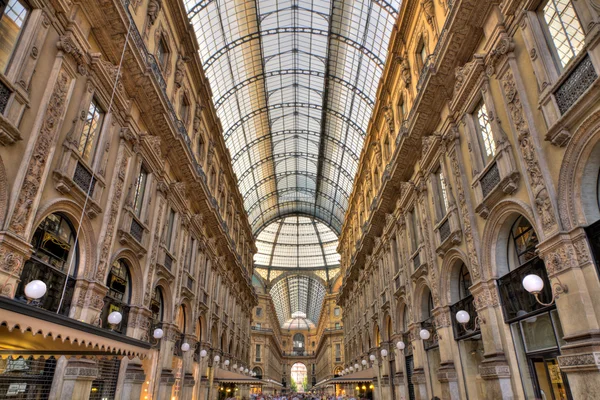 拱廊维托里奥 · 埃购物中心、 米兰, — 图库照片