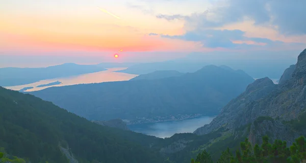 Záliv Boka při západu slunce, Černá Hora — Stock fotografie