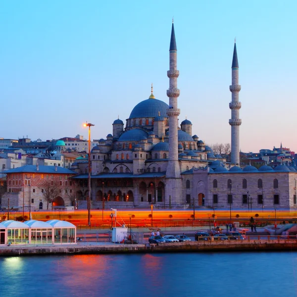Istanbulu nová mešita v noci — Stock fotografie