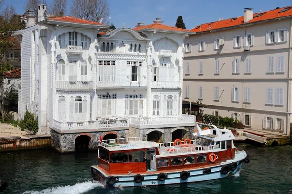 Bosporus mansions — Stock Photo, Image
