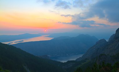 gün batımında, Karadağ Kotor Körfezi