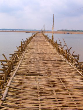 kampong cham uzun bambu köprüsünden Adası