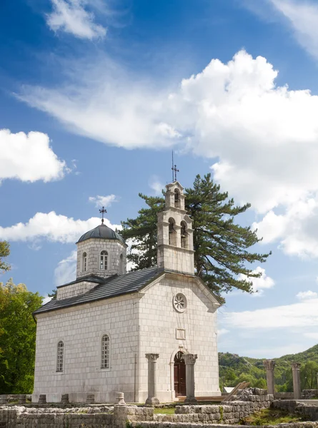 Σερβικό δικαστήριο Ορθόδοξη Εκκλησία στην Τσετίνιε, Μαυροβούνιο — Φωτογραφία Αρχείου