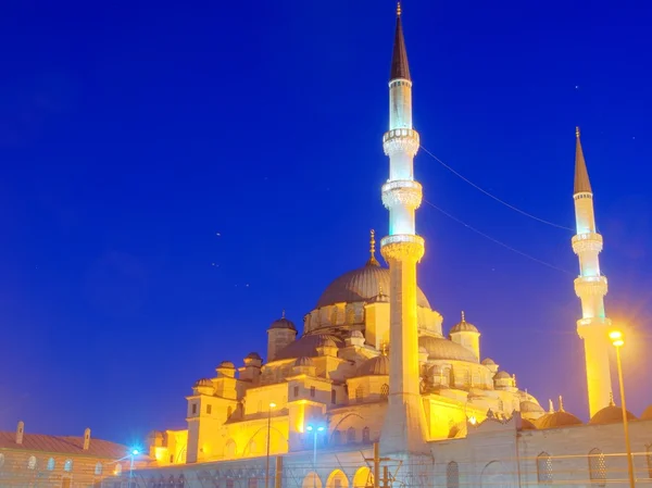 Nieuwe moskee 's nachts — Stockfoto