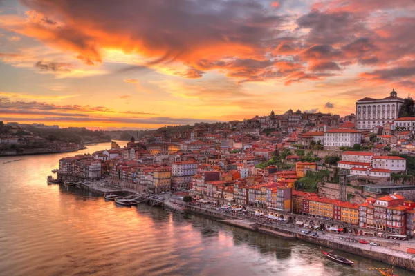 Porto på floden duoro, solnedgång — Stockfoto