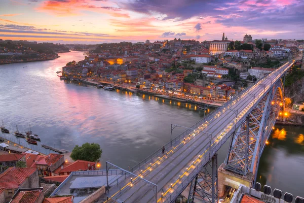 Bridge ponte dom luis über porto, portugal — Stockfoto