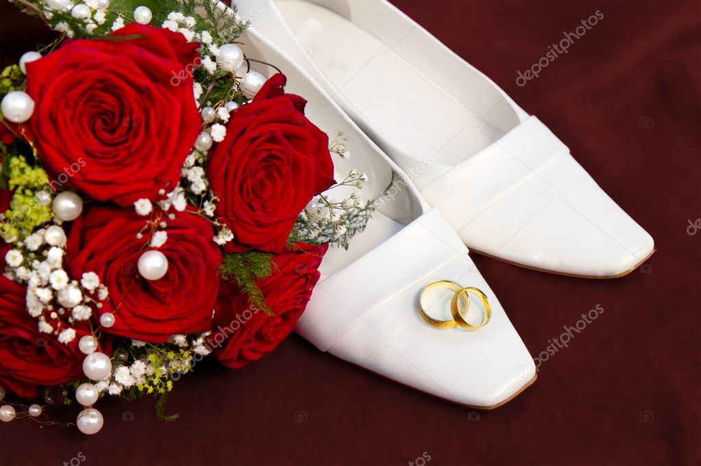Weddin concept with rings flowers and shoes — Stock Photo © mlehmann ...