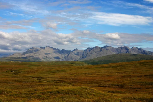 Klippiga bergen på isle of sky — Stockfoto