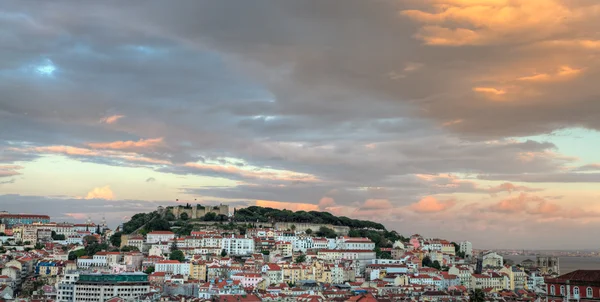 Лисбон на закате с копирайтом, Португалия — стоковое фото