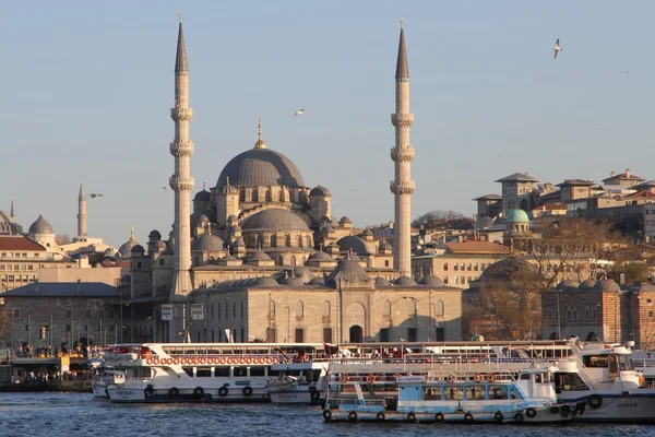 Istanbuls New Mosque from the sea — Stock Photo, Image