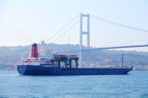 stock image Vessel in front of long Fatih-Sultan-Mehmet bridge