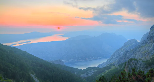 Baía de Kotor ao pôr do sol, Montenegro — Fotografia de Stock