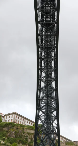 Symetrický oblouk starých most ponte dom luis, porto — Stock fotografie