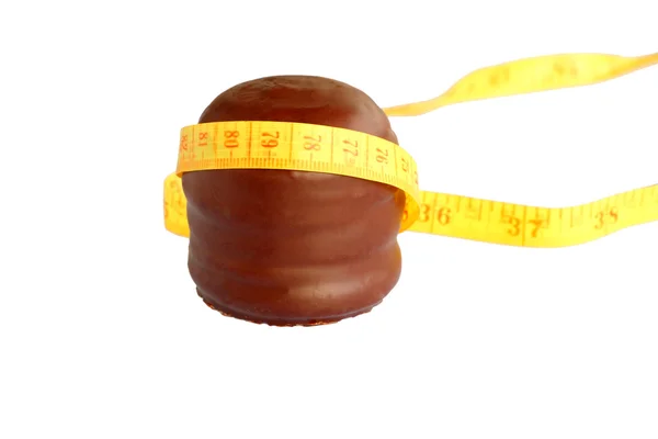 Baiser mousse chocolat avec ruban à mesurer isolé — Photo