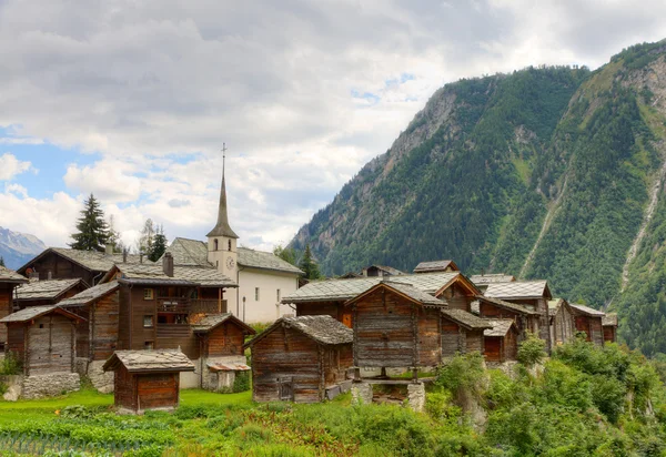 Swiss alpine yerleşim blatten naters, İsviçre — Stok fotoğraf