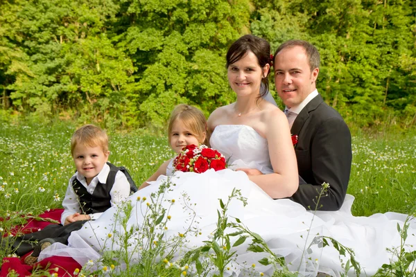 Šťastný svatební rodina — Stock fotografie