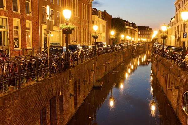 Kanaal in utrecht, Nederland bij zonsondergang — Stockfoto