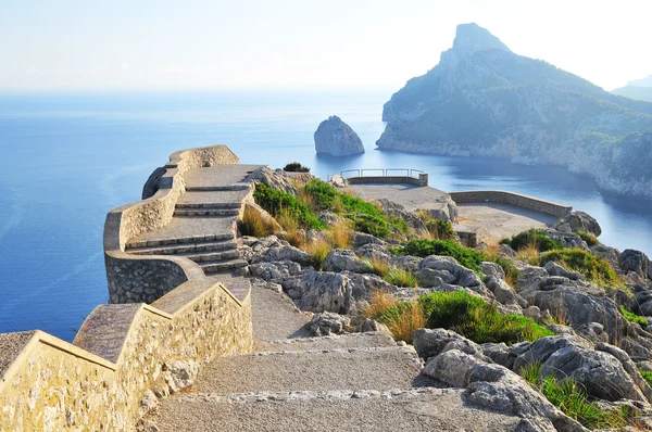 Aussichtsplattform mit Meerblick auf Mallorca auf formentor cape — Stockfoto