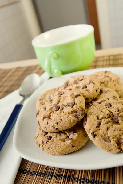 Ontbijt met chocolade koekjes — Stockfoto