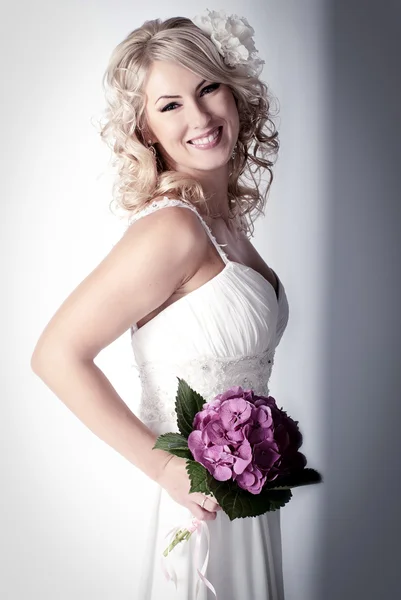 Boldog szép menyasszony, portré — Stock Fotó