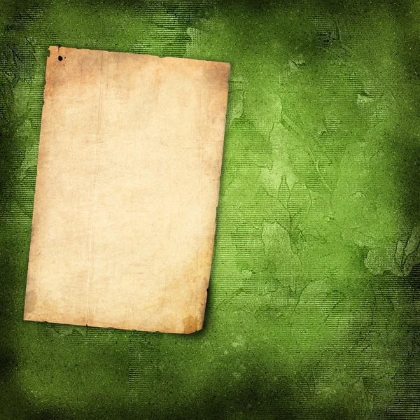 緑の葉でグランジ背景に古い紙 — ストック写真