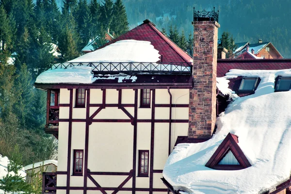 Haus am Wintertag — Stockfoto