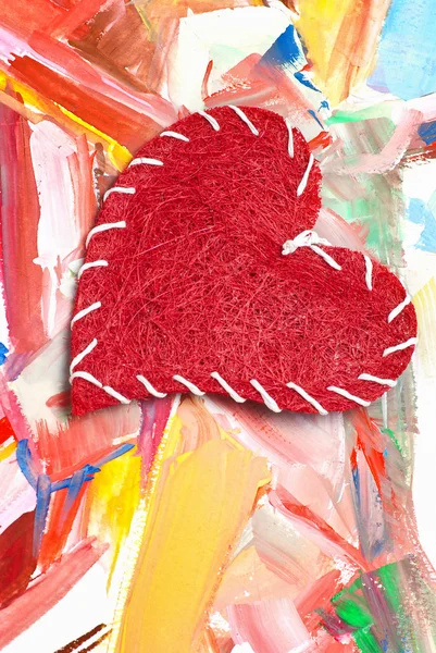 Красное сердце на акварельном фоне ручной работы — стоковое фото
