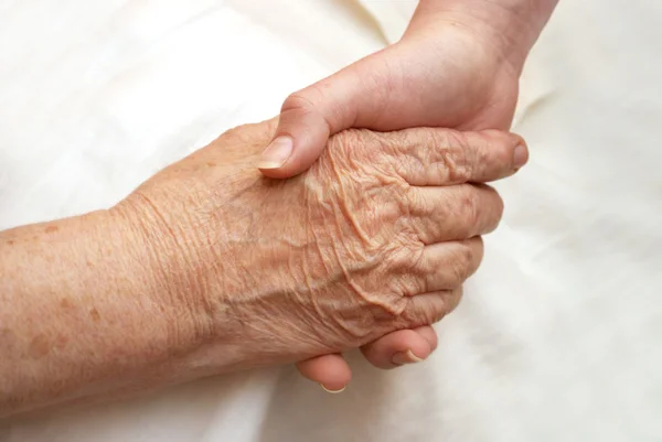The hands of her grandmother and granddaughter — Stock Photo, Image