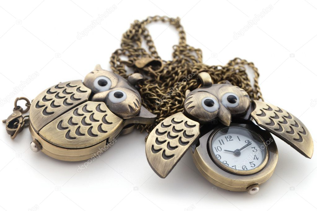 Watch the owl, the long chain of bronze