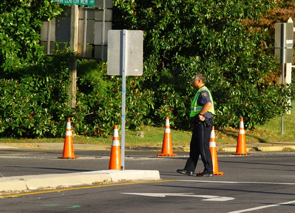 Officer Rerouting traffic — Stock Photo, Image