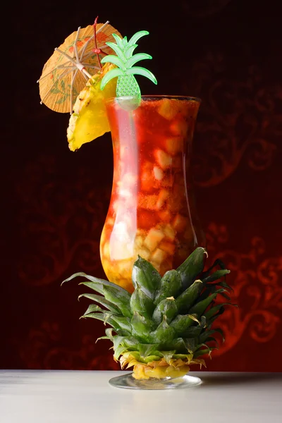 Cocktail mit Ananas — Stockfoto