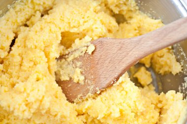 polenta Mısır geleneksel yemek pişirme çanağı