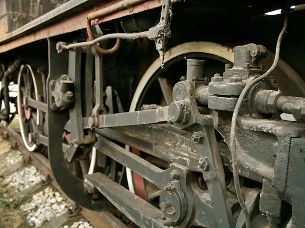 Velho trem na plataforma — Fotografia de Stock
