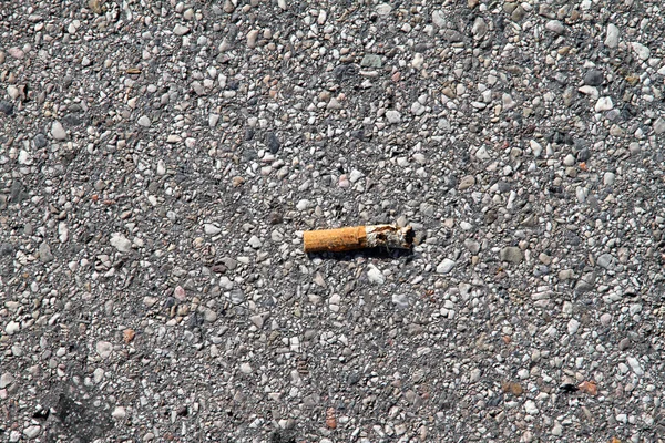 Cigarette on a concrete floor — Stock Photo, Image