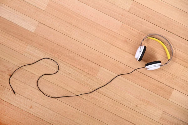 Kopfhörer auf dem Boden — Stockfoto