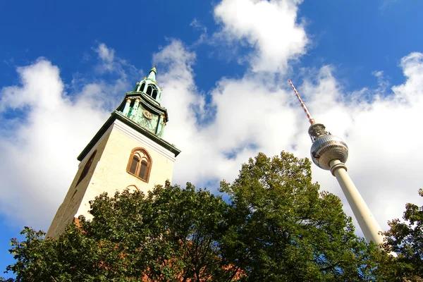 Televizní věž a marienkirche v Berlíně — Stock fotografie