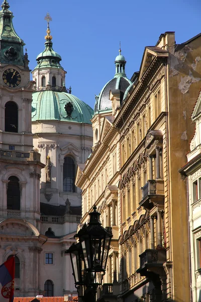 Historische architectuur in Praag — Stockfoto