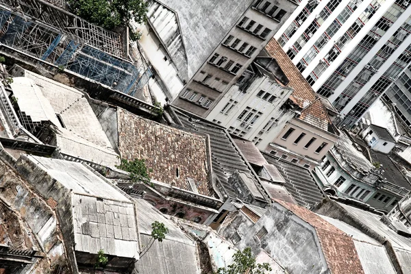 Nedsliten byggnader i salvador — Stockfoto