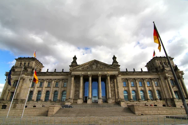 De Reichstag in Berlijn — Stockfoto