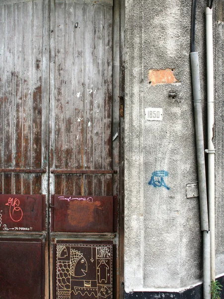 Oude deur in palermo - montevideo — Stockfoto