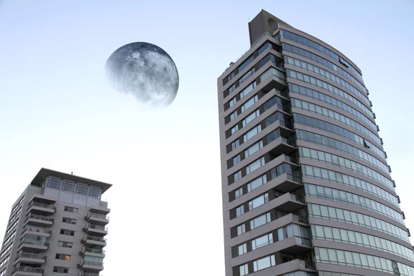 Lua gigante sobre Buenos Aires — Fotografia de Stock