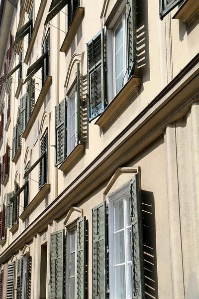 Vecchie finestre a Graz — Foto Stock