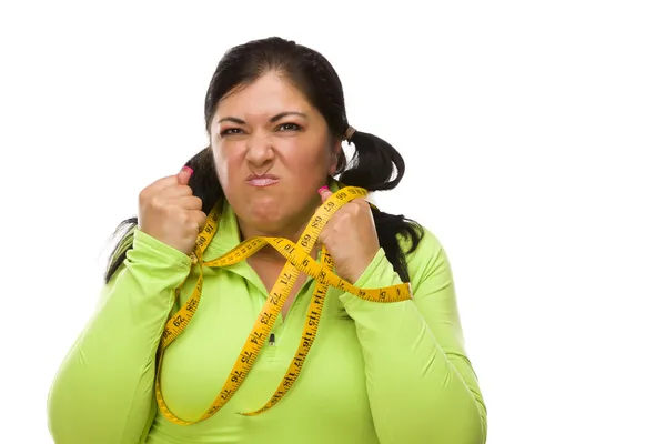 Frustrada mulher hispânica amarrado com fita métrica — Fotografia de Stock