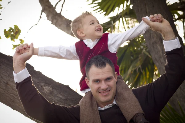 Handsome Father and Son in the Park — Stock Photo, Image